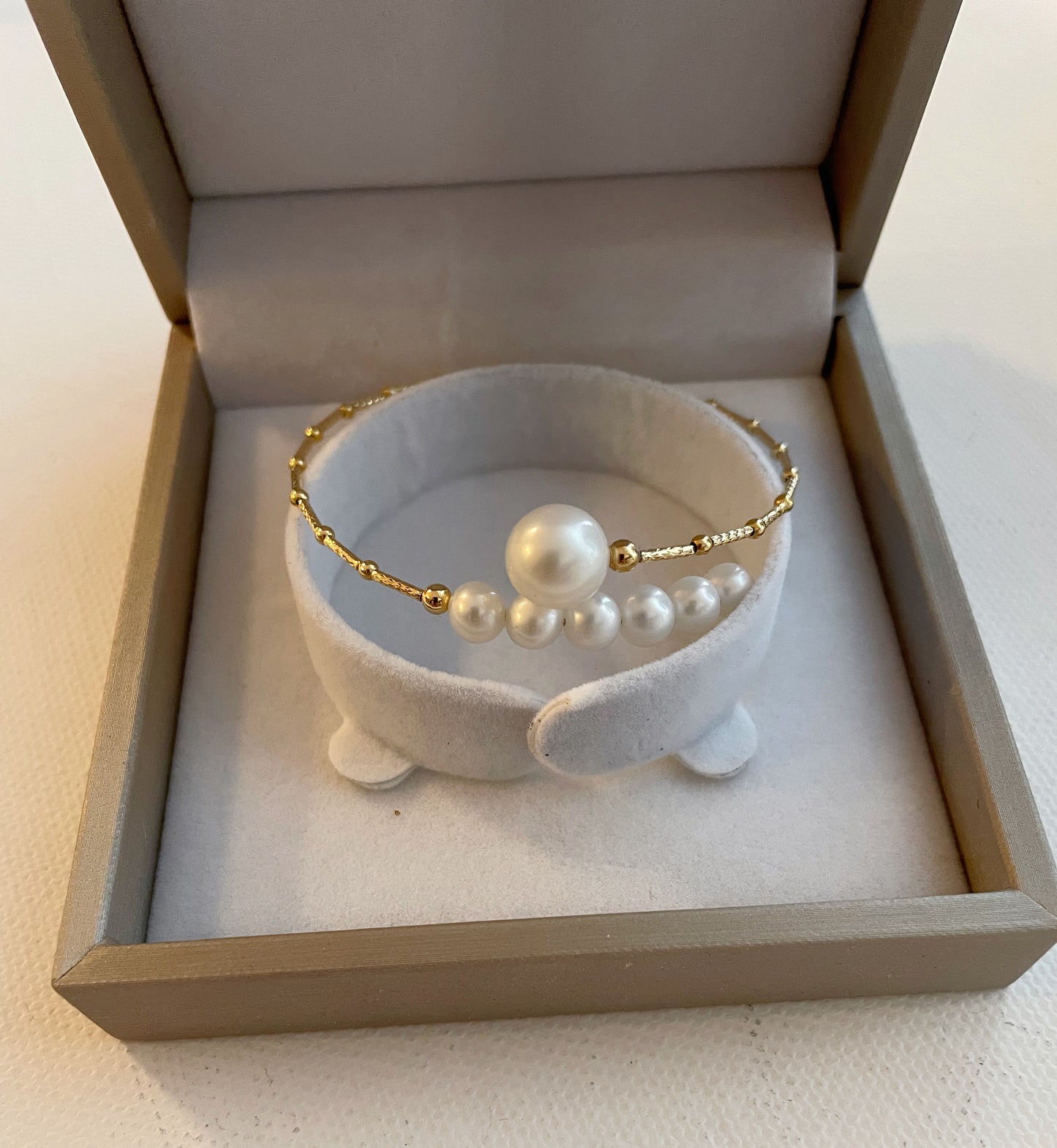 Genuine 18k gold with real Freshwater Pearls Bracelet