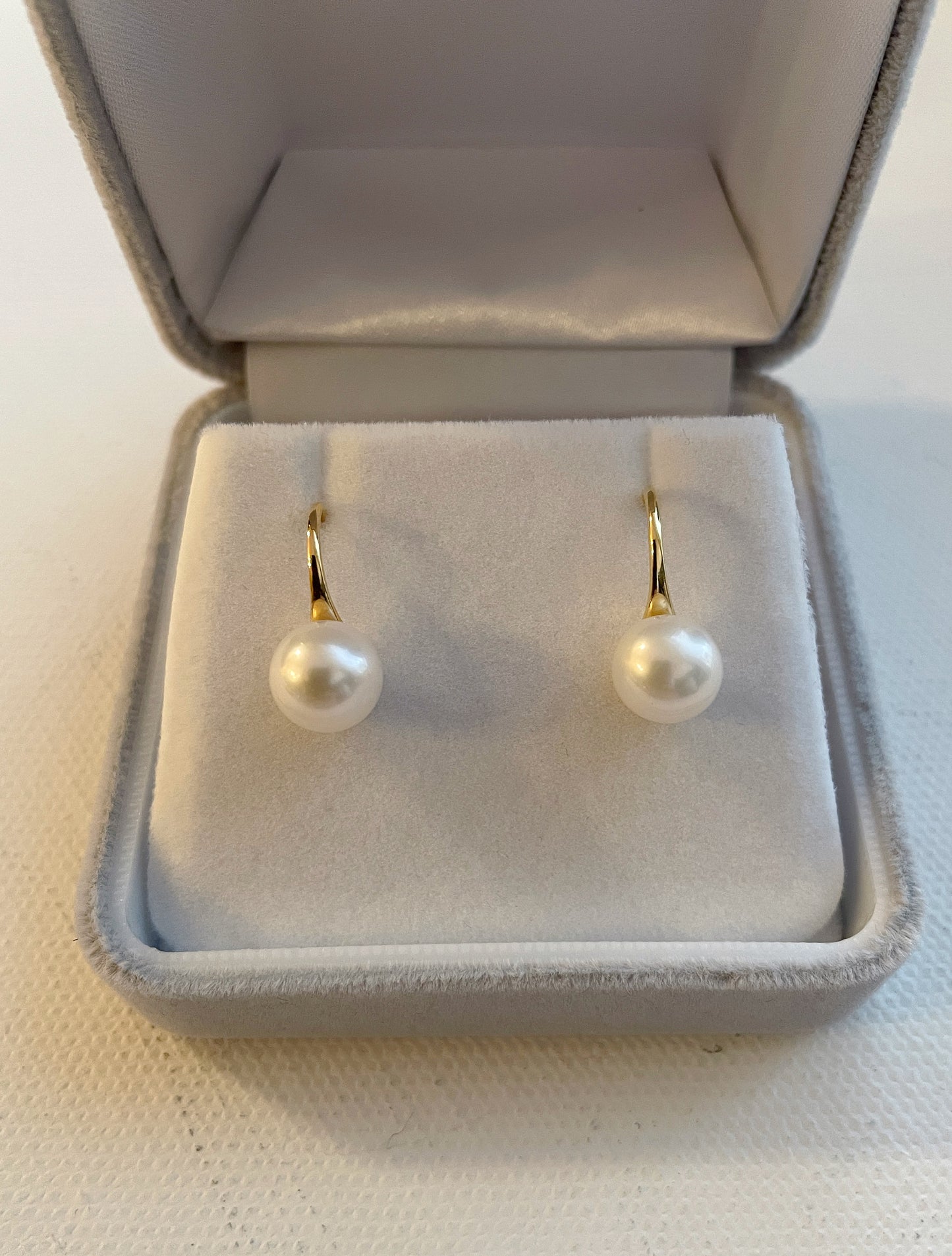 Genuine  18k gold with real freshwater pearl earring