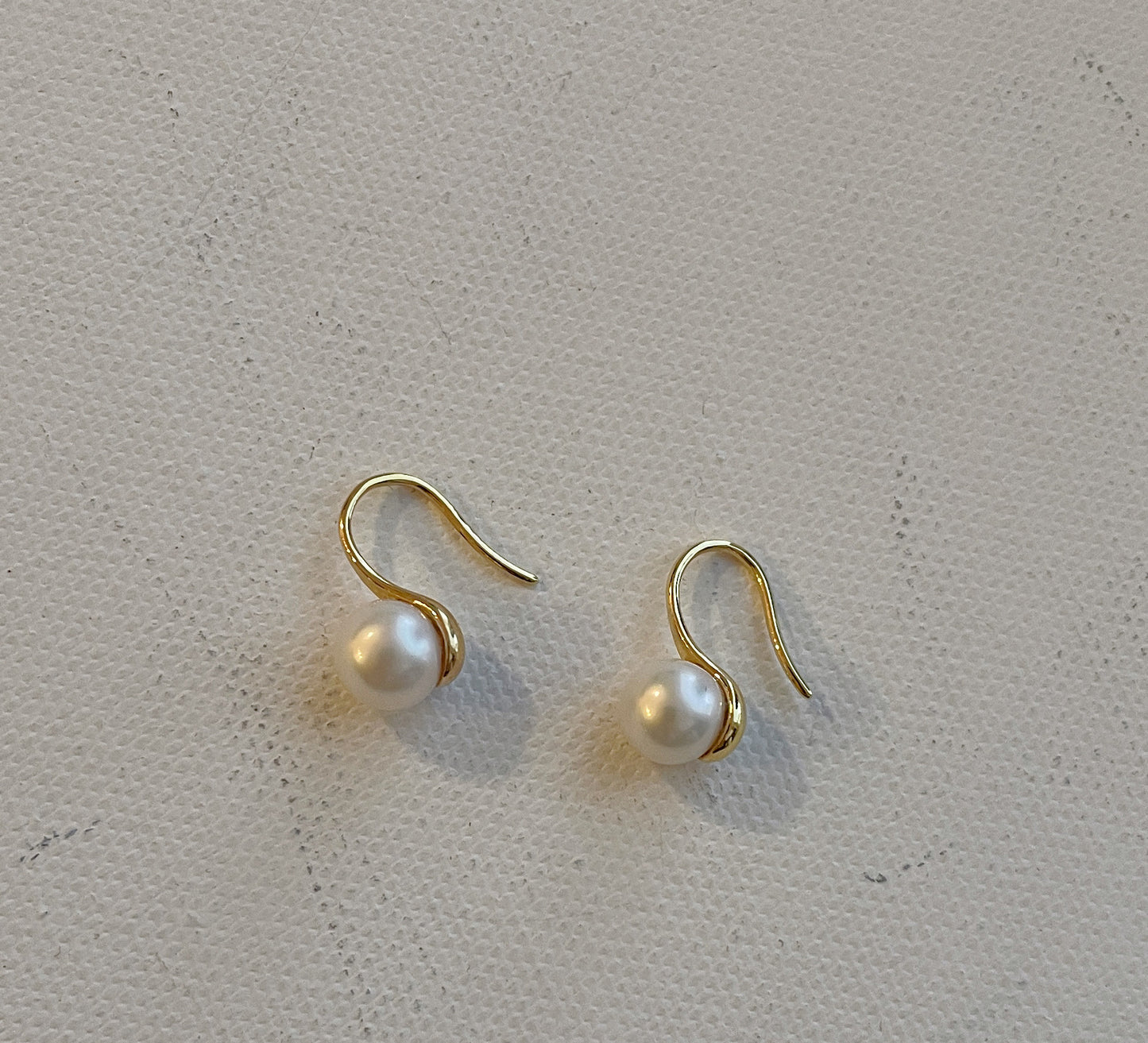 Genuine  18k gold with real freshwater pearl earring