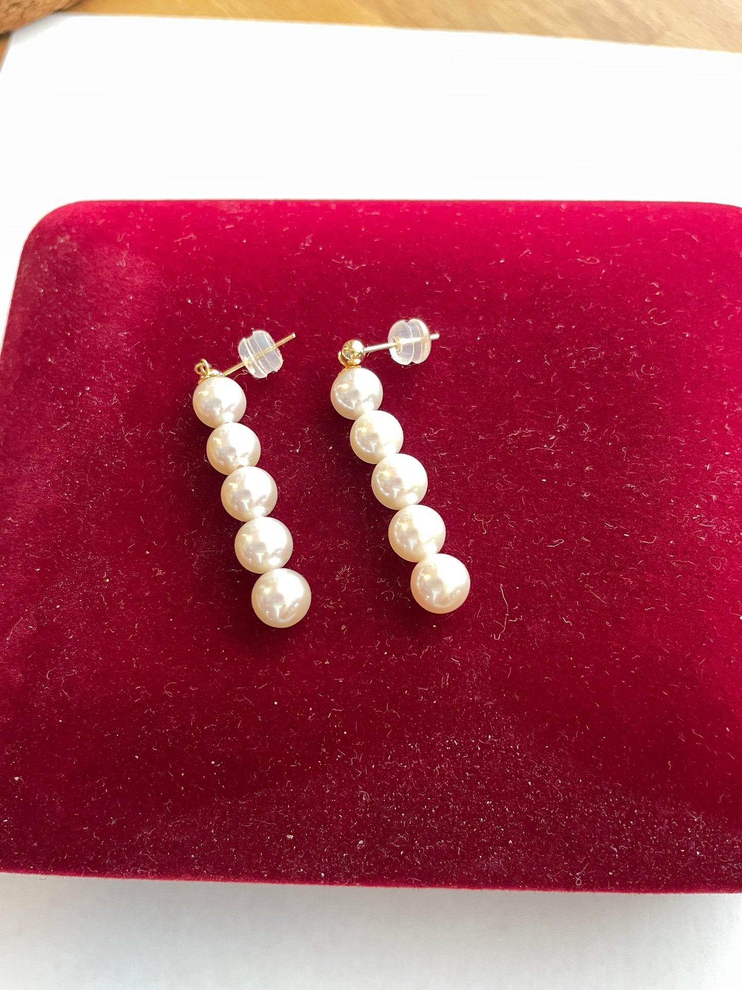 Genuine  18k guld with Freshwater pearl earring