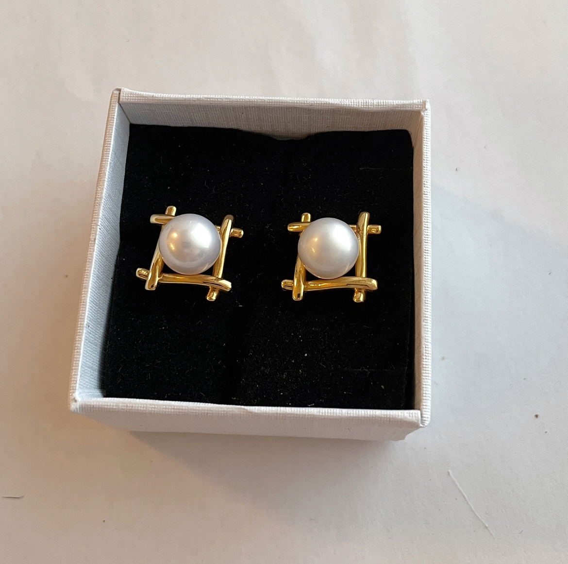 Genuine 18k gold with Freshwater earring