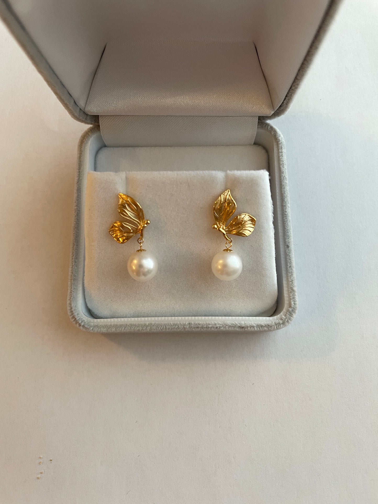 Genuine 18k gold with genuine pearl earrings