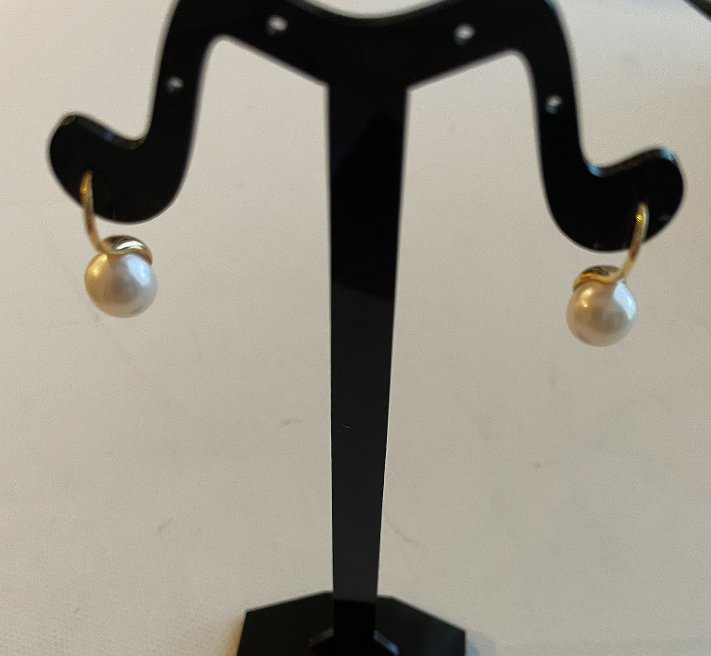 Genuine  18k gold with real freshwater pearl earring