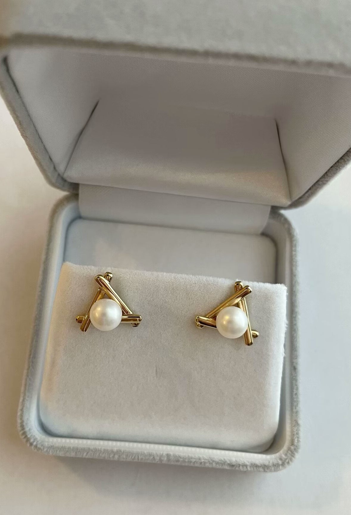 Genuine 18k gold with freshwater pearl earring