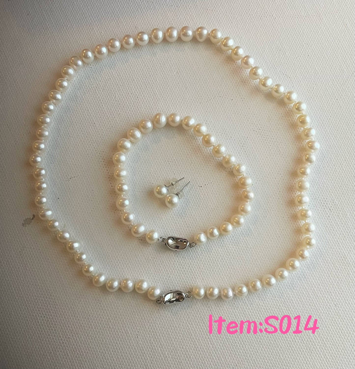 Genuine freshwater pearls with silver button set